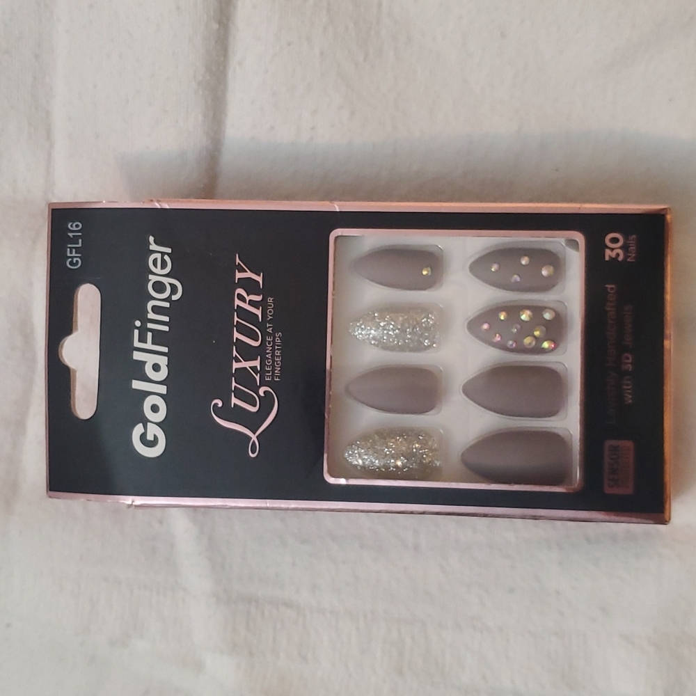 Gold Finger Luxury Press On Nails